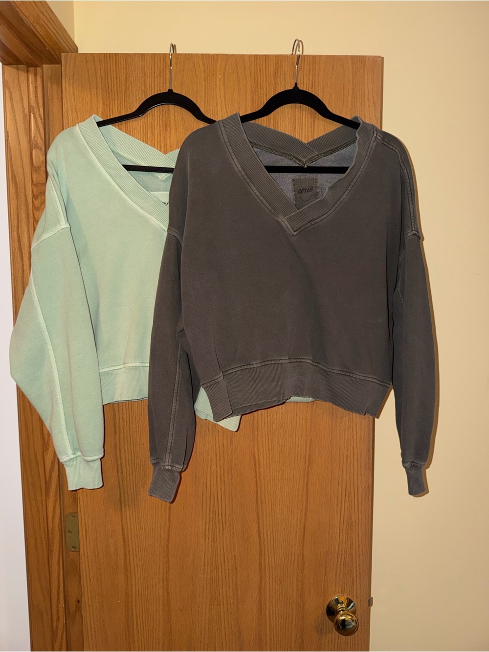 Aerie Vacay Every Day V Neck Sweatshirt Lot of 2 XS